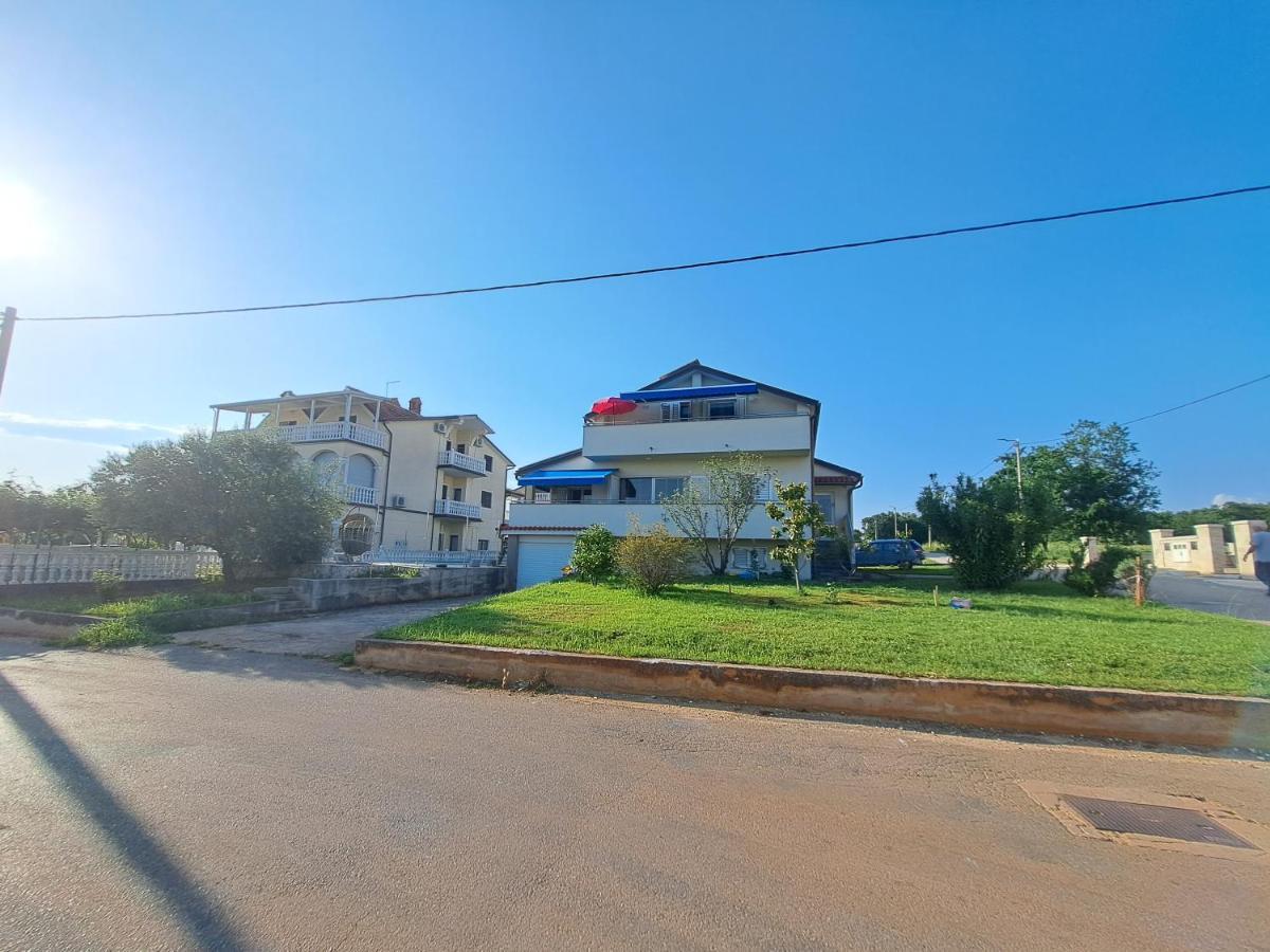 Апартаменти Casa Antonio With Swimming Pool Novigrad  Екстер'єр фото